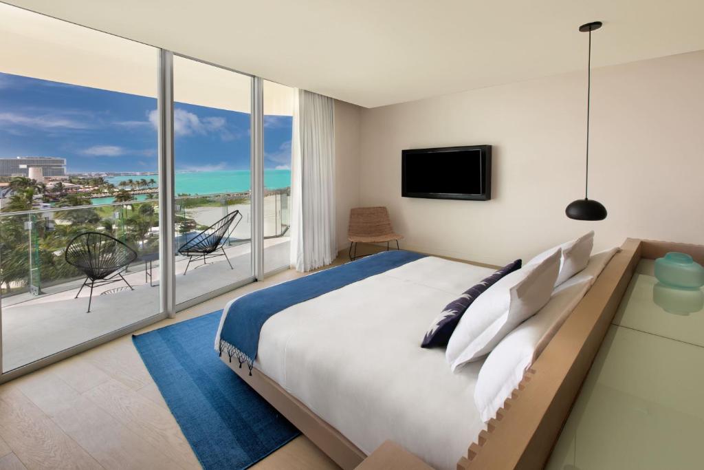 SLS Cancun Hotel & Spa